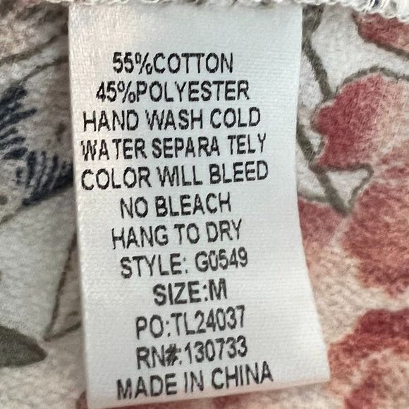 Umgee Floral Romper with Lace V-neckline Size Medium - Picture 8 of 8